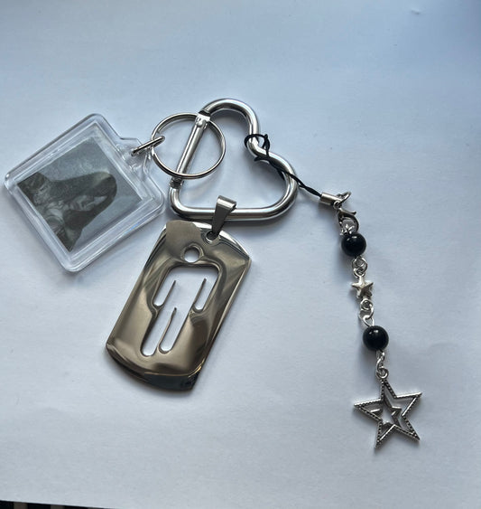 Billie eilish blohah dogtag chain really good quality dogtag pendant is same size as og with a billie picture